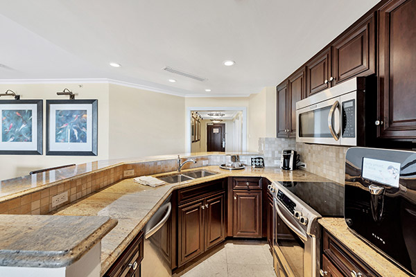 Oceanfront 2 Bedroom Grand Suite Kitchen